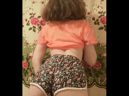 ❤️ Leanbh óg sexy ag baint dá shorts ar cheamara ️❌ Super sex linn ❤