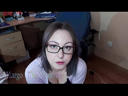 ❤️ Suíonn Cailín Sexy le Gloiní Dildo go domhain ar an gCeamara ️❌ Super sex linn ❤