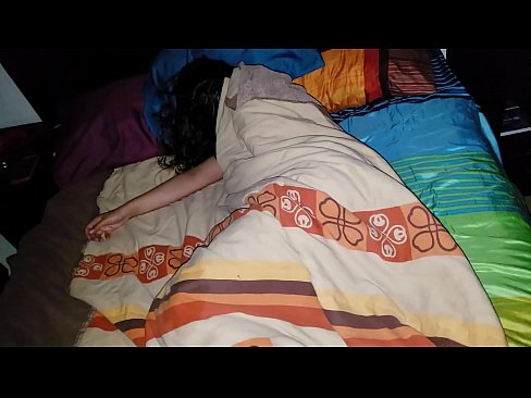 ❤️ Stepson ag bualadh lena leasmháthair óg agus í ina codladh. ️❌ Super sex linn ❤