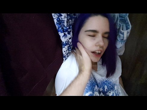 ❤️ Aimsíodh mo SIS sa closet agus chabhraigh sí cum ️❌ Super sex linn ❤